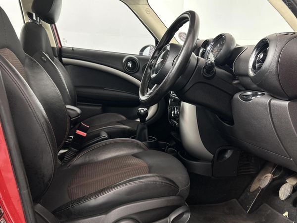 2015-MINI-Countryman-Cooper image:9