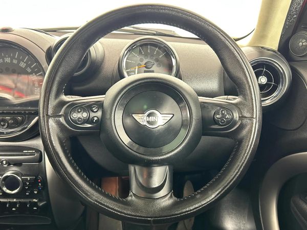 2015-MINI-Countryman-Cooper image:12