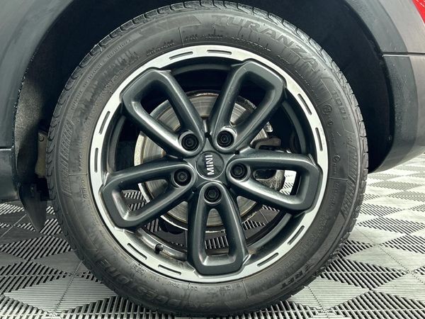 2015-MINI-Countryman-Cooper image:6