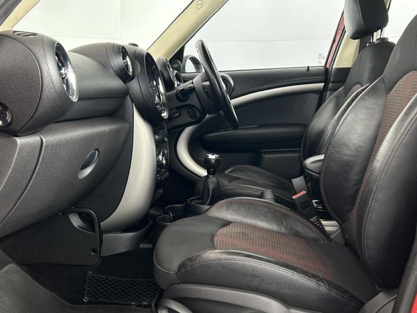 2015-MINI-Countryman-Cooper image:8