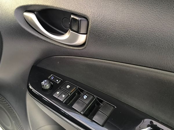 2018-Toyota-Yaris-15-XS-Auto-5-dr image:10