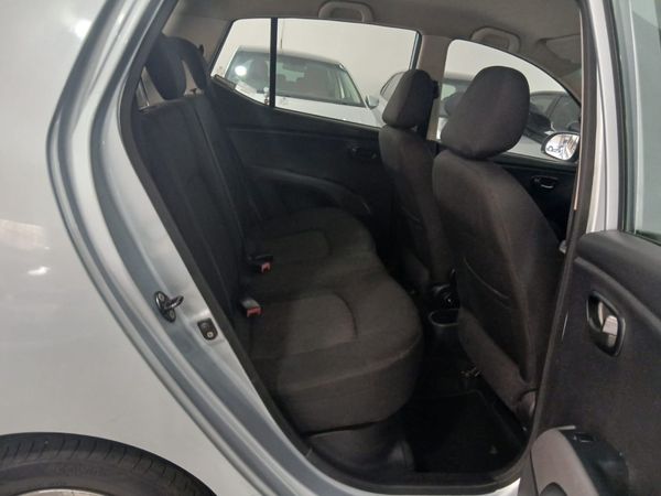 2012-Hyundai-i10-125-GLS-Fluid image:10