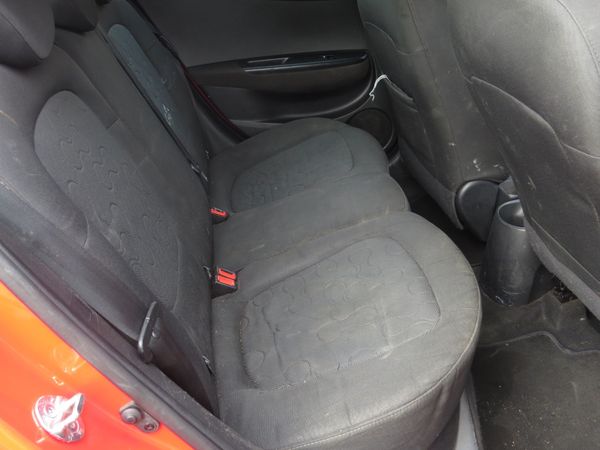2012-Hyundai-i20-14-Auto image:10