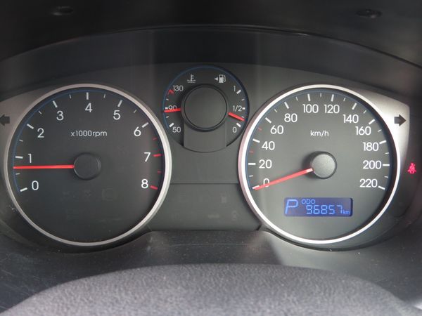2012-Hyundai-i20-14-Auto image:12