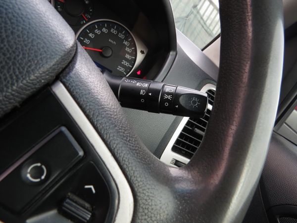 2012-Hyundai-i20-14-Auto image:16