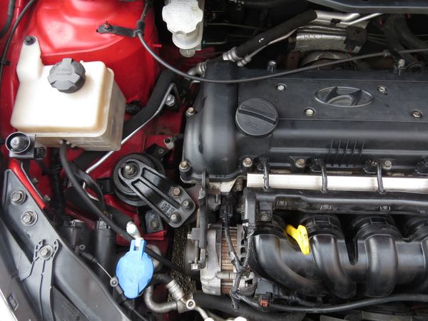 2012-Hyundai-i20-14-Auto image:19