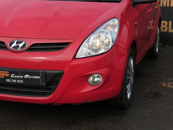 2012-Hyundai-i20-14-Auto image:2