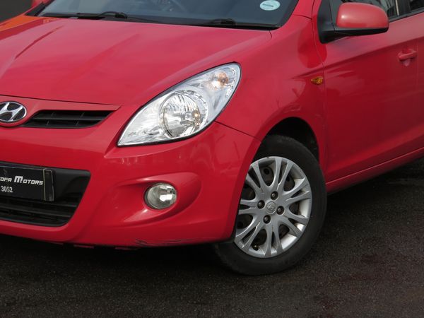 2012-Hyundai-i20-14-Auto image:3