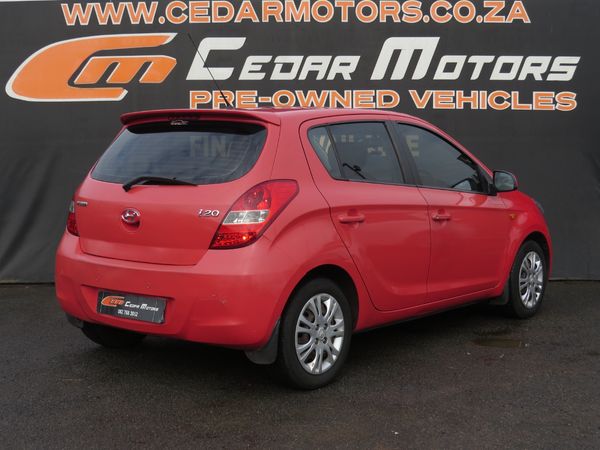 2012-Hyundai-i20-14-Auto image:8