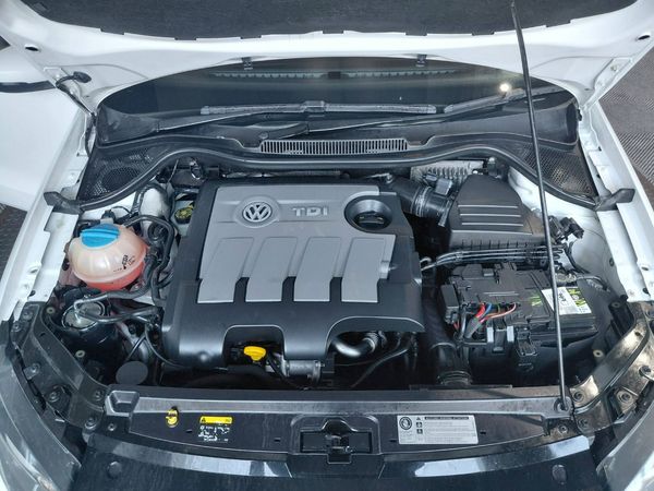 2014-Volkswagen-Polo-16-TDI-Comfortline-5-dr image:11