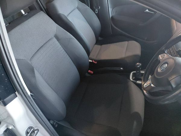 2014-Volkswagen-Polo-16-TDI-Comfortline-5-dr image:5