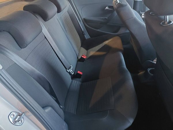 2014-Volkswagen-Polo-16-TDI-Comfortline-5-dr image:6