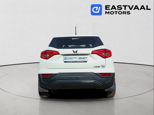 2024-Mahindra-XUV-300-12T-SE-W4 image:5