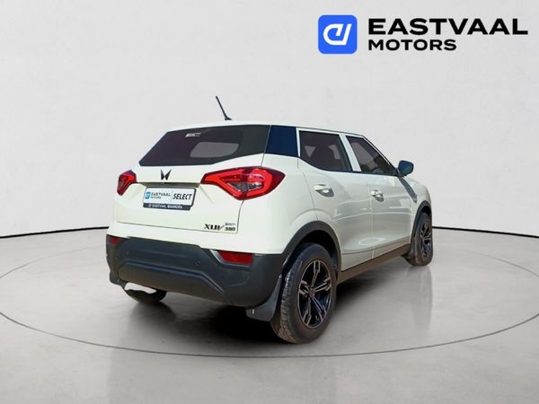 2024-Mahindra-XUV-300-12T-SE-W4 image:6
