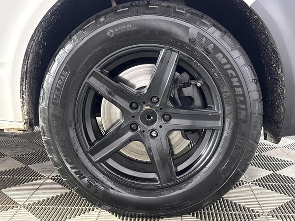 2023-Volkswagen-Transporter-T61-Crew-Bus-20-BiTDI-LWB-146kW-4Motion-Auto-8 image:5