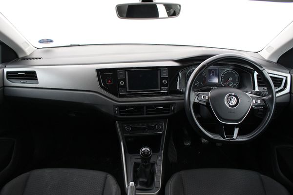 2018-Volkswagen-Polo-10-TSI-Comfortline image:1