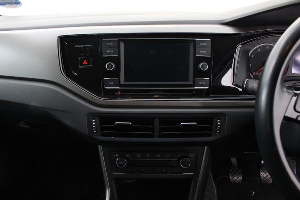 2018-Volkswagen-Polo-10-TSI-Comfortline image:3