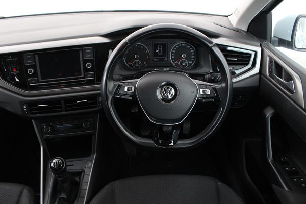 2018-Volkswagen-Polo-10-TSI-Comfortline image:5