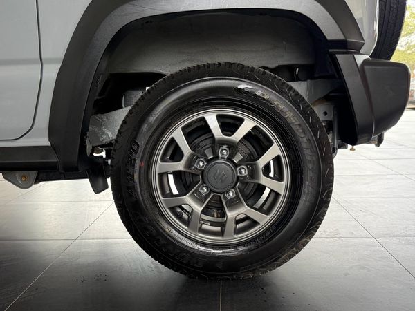 2023-Suzuki-Jimny-15-GLX image:9