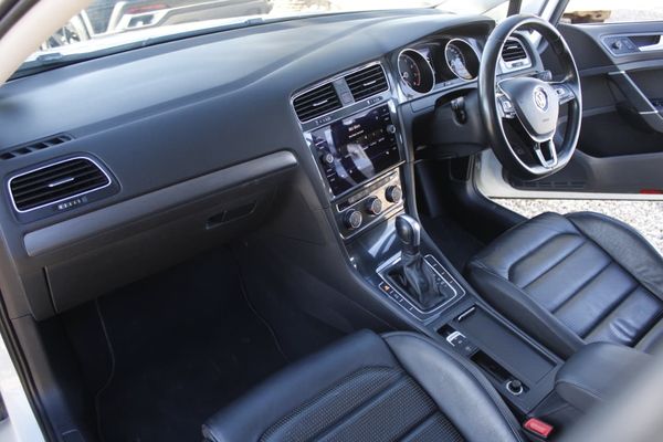 2020-Volkswagen-Golf-VII-14-TSI-Comfortline-Auto image:14