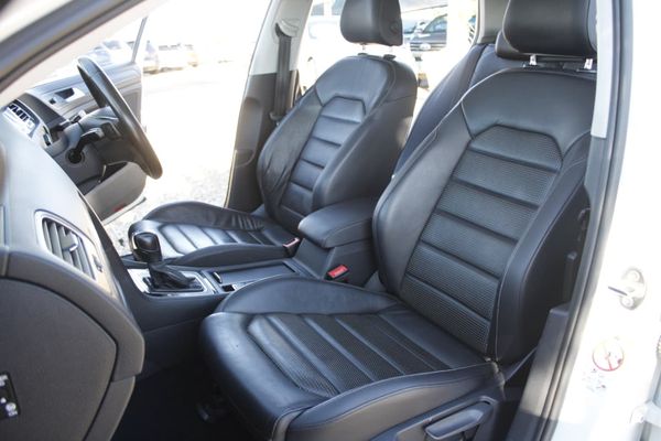 2020-Volkswagen-Golf-VII-14-TSI-Comfortline-Auto image:16