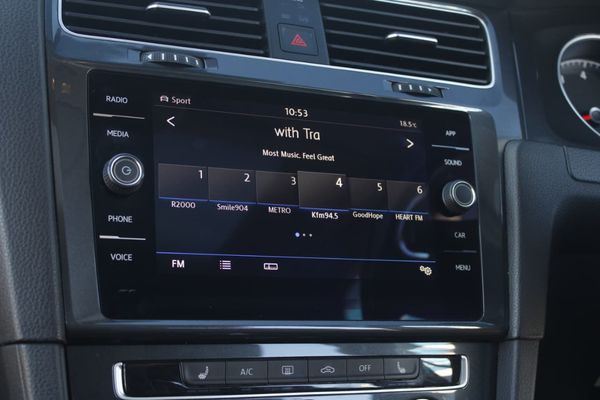 2020-Volkswagen-Golf-VII-14-TSI-Comfortline-Auto image:17