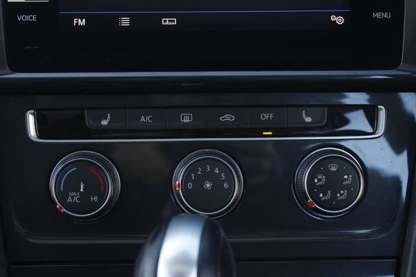 2020-Volkswagen-Golf-VII-14-TSI-Comfortline-Auto image:18