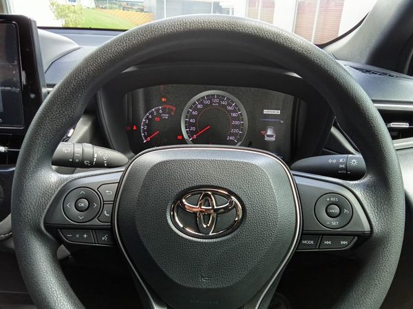 2026-Toyota-Corolla-Cross-18-XI image:11