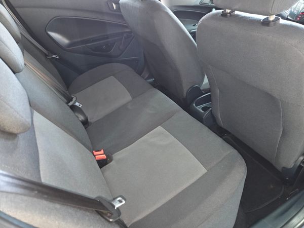 2012-Ford-Fiesta-14i-Trend-5-dr image:9