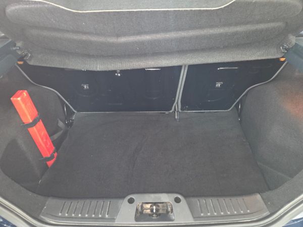 2012-Ford-Fiesta-14i-Trend-5-dr image:10