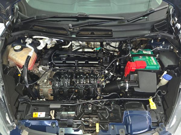 2012-Ford-Fiesta-14i-Trend-5-dr image:11