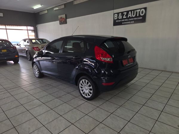 2012-Ford-Fiesta-14i-Trend-5-dr image:4