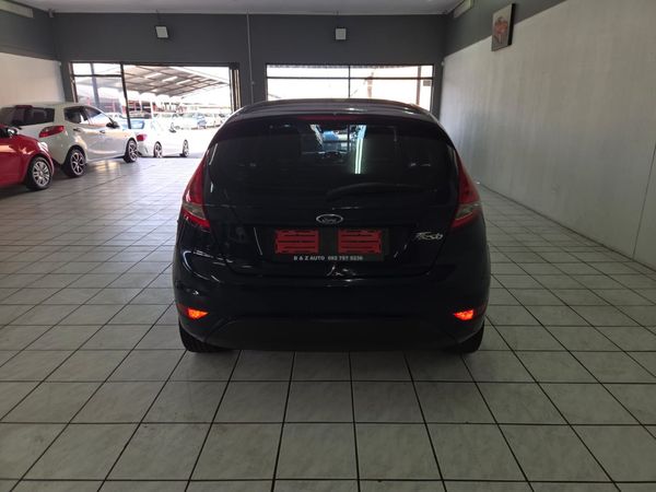 2012-Ford-Fiesta-14i-Trend-5-dr image:5