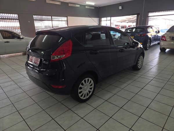 2012-Ford-Fiesta-14i-Trend-5-dr image:6