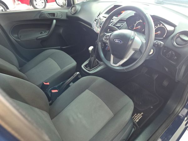 2012-Ford-Fiesta-14i-Trend-5-dr image:7