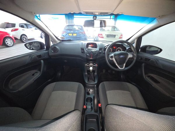 2012-Ford-Fiesta-14i-Trend-5-dr image:8