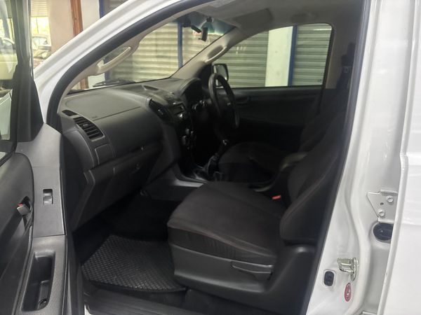 2015-Isuzu-KB-250-D-Teq-LE-Double-Cab image:9