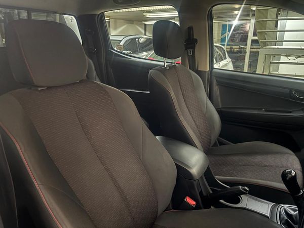 2015-Isuzu-KB-250-D-Teq-LE-Double-Cab image:10