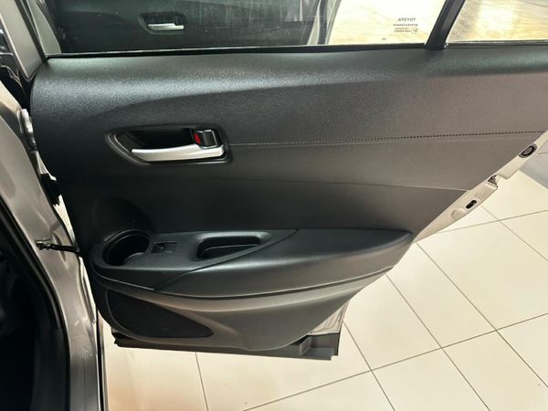 2024-Toyota-Corolla-Cross-18-XS image:17