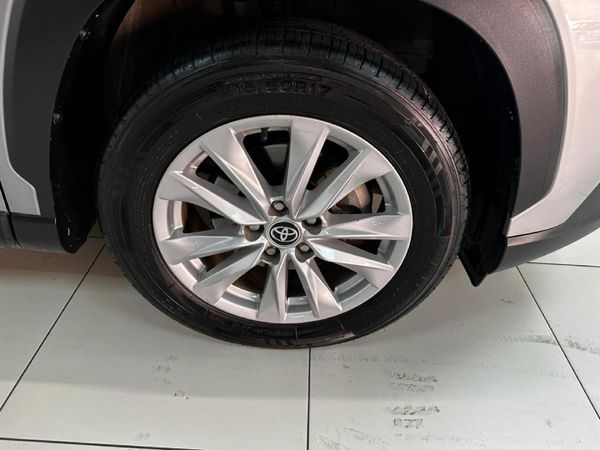 2024-Toyota-Corolla-Cross-18-XS image:7