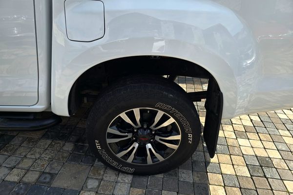 2020-Isuzu-D-Max-250-HO-X-Rider-Double-Cab image:14