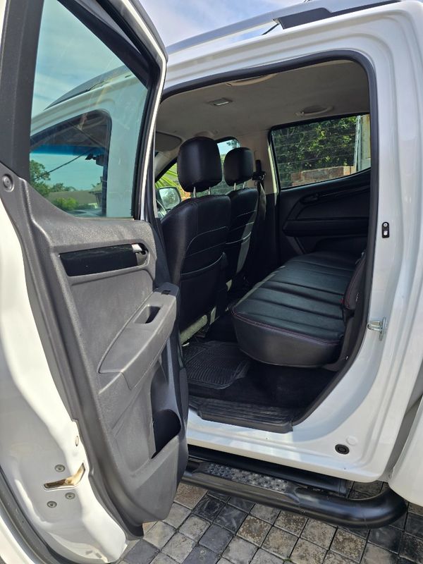 2020-Isuzu-D-Max-250-HO-X-Rider-Double-Cab image:18