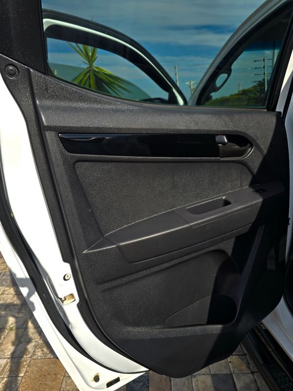 2020-Isuzu-D-Max-250-HO-X-Rider-Double-Cab image:19