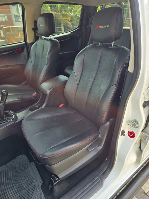 2020-Isuzu-D-Max-250-HO-X-Rider-Double-Cab image:24