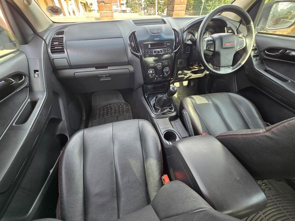 2020-Isuzu-D-Max-250-HO-X-Rider-Double-Cab image:25