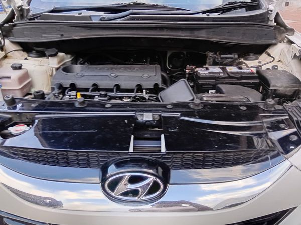 2014-Hyundai-ix35-20-Executive image:10