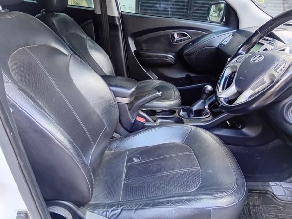 2014-Hyundai-ix35-20-Executive image:6