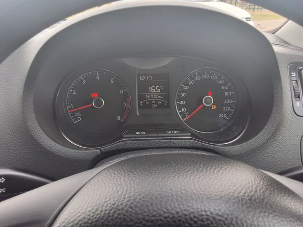 2019-Volkswagen-Polo-Vivo-14-Trendline-5-dr image:9