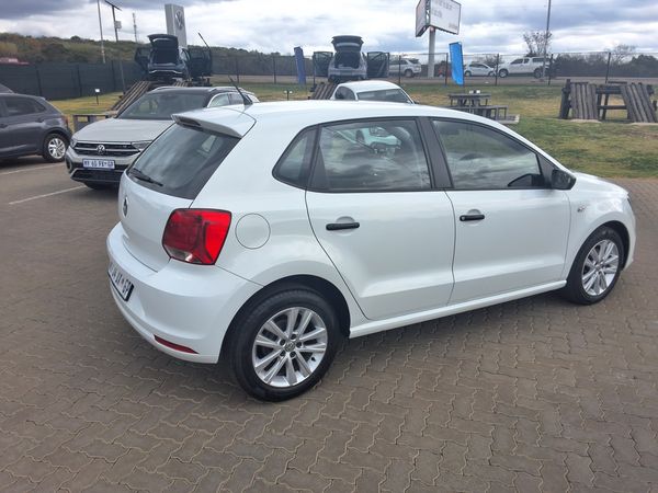 2019-Volkswagen-Polo-Vivo-14-Trendline-5-dr image:3