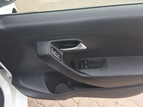 2019-Volkswagen-Polo-Vivo-14-Trendline-5-dr image:6